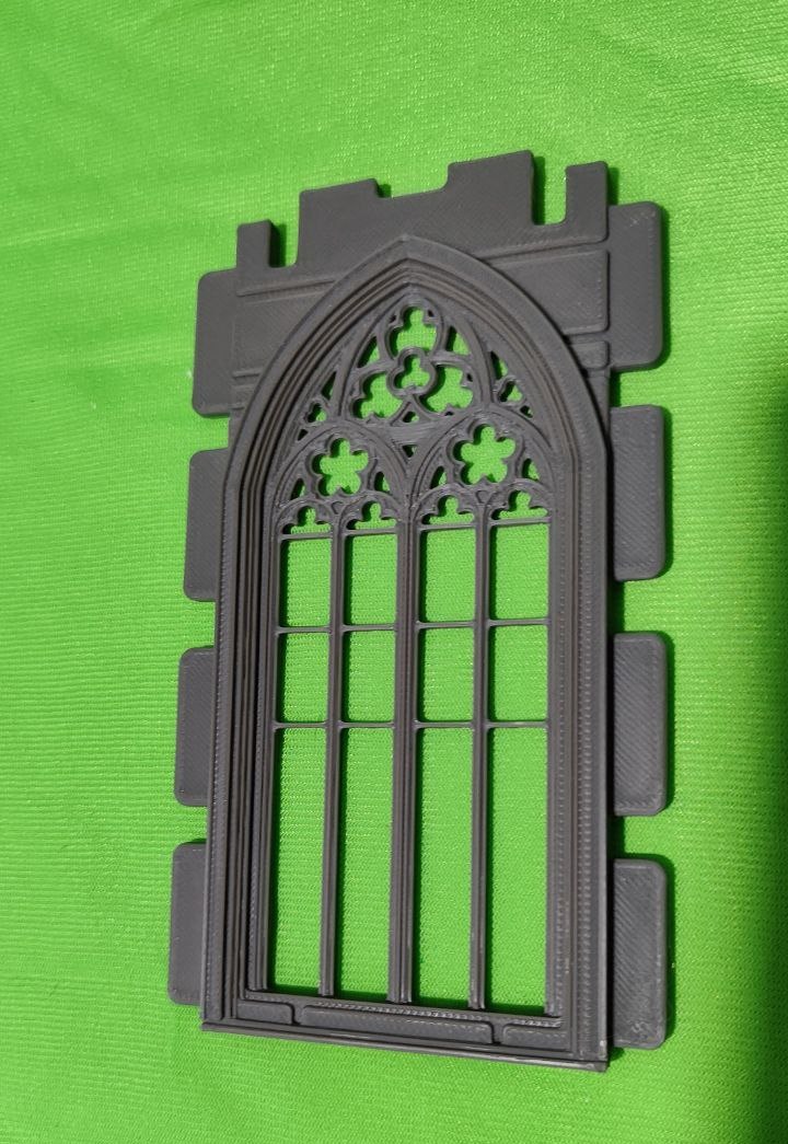 Muro steck con ventana gótica