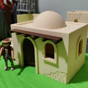 Casa 6 con bigas y puerta de madera