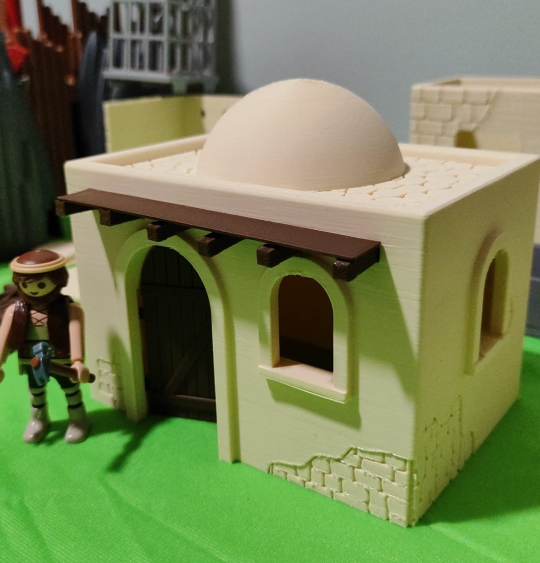 Casa 6 con bigas y puerta de madera