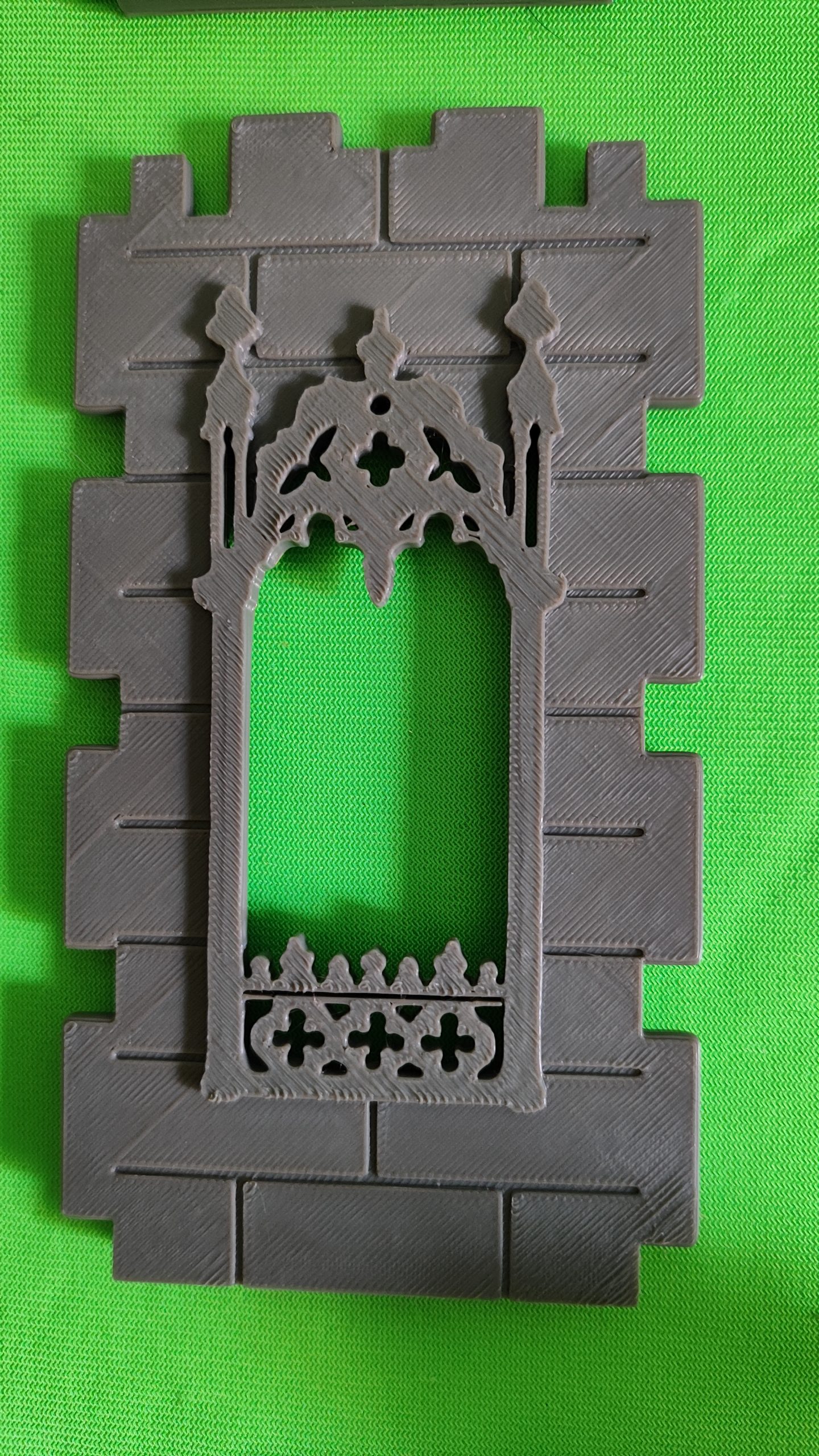 Muro ventana steck con decoración ornamental